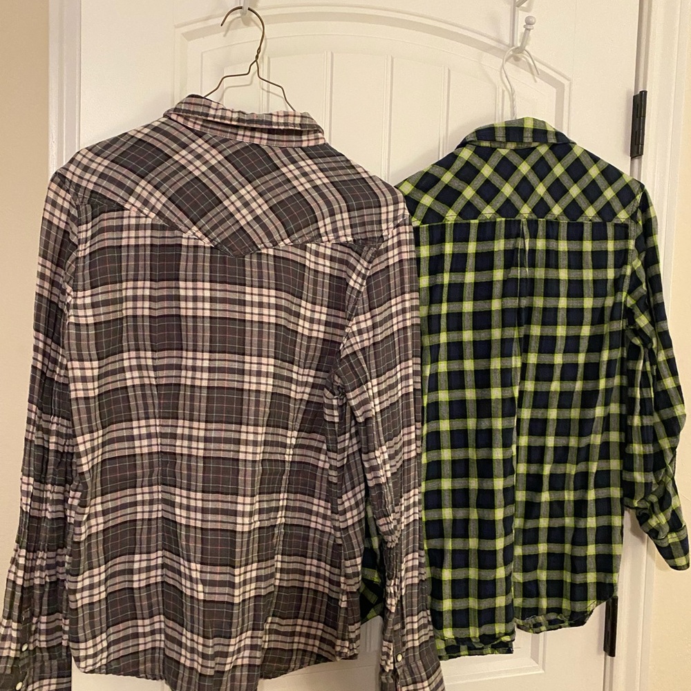 Women’s med button up shirt